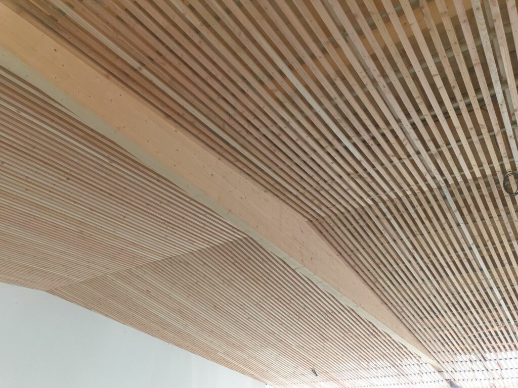 Habillage de plafond bois, école d’Héric