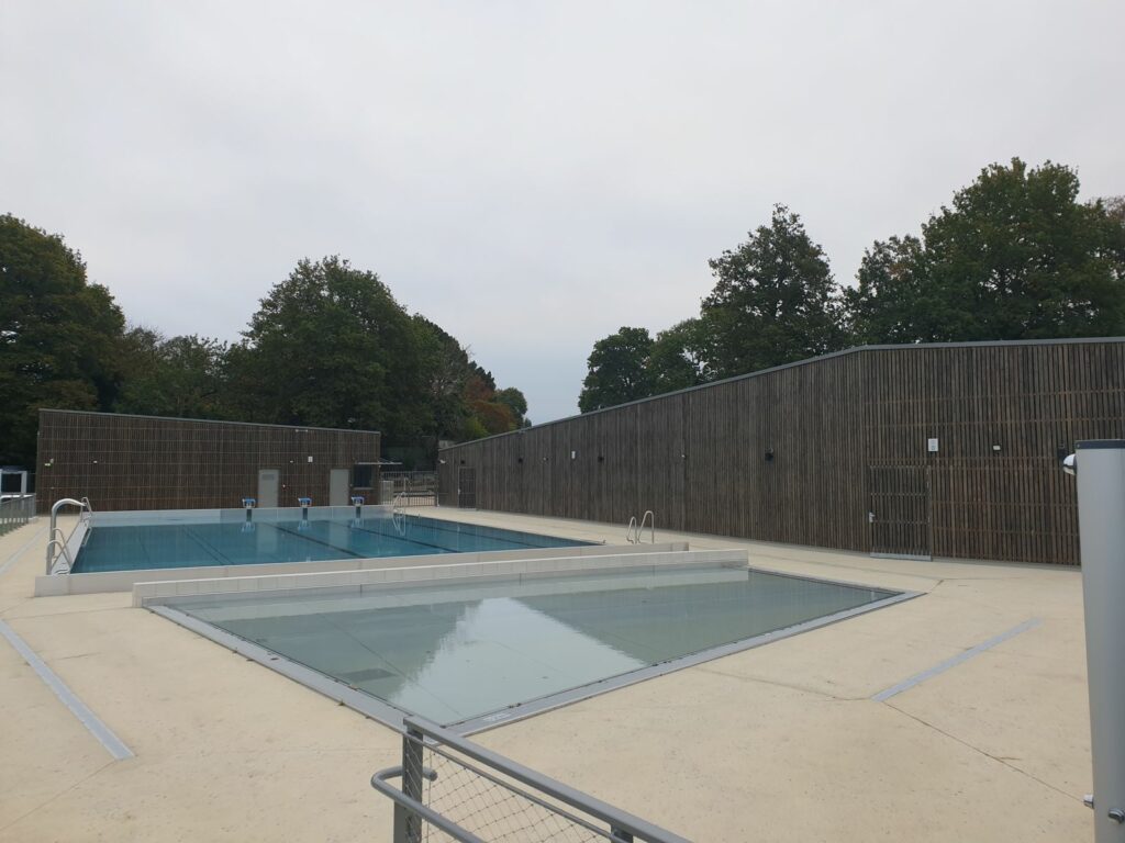 Bardage bois de la piscine de Guenrouët